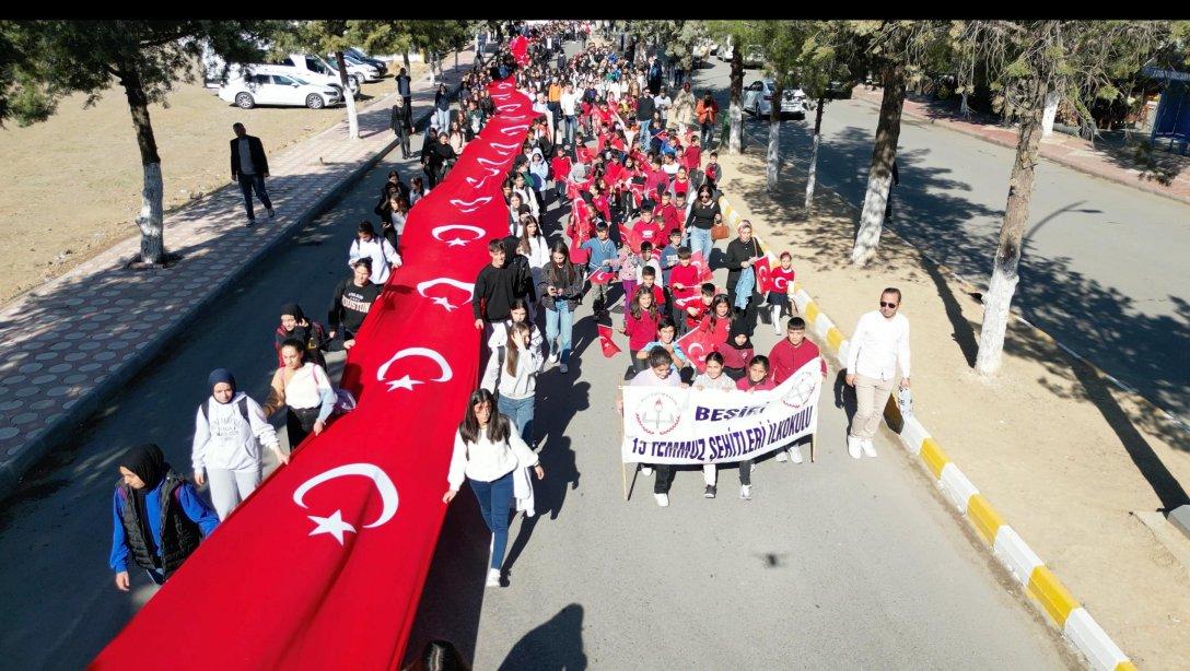 CUMHURİYET YÜRÜYÜŞÜ COŞKUYLA GERÇEKLEŞTİRİLDİ