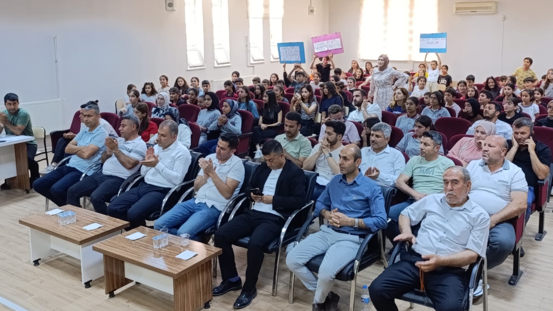 Bugün ilçemizde yapılan Ortaokullar Arası Bilgi Yarışması Finali'nde: Cumhuriyet Ortaokulu Birinci, Atatürk Ortaokulu İkinci, Yenipınar Ortaokulu Üçüncü, Danalı Ortaokulu Dördüncü ve Beşpınar Ortaokulu Beşinci Olmuştur.