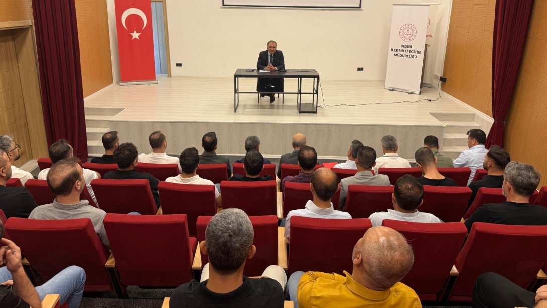İlçemizde Ortaokul ve Lise Müdürleriyle Sene Başı  Toplantısı Gerçekleştirildi.